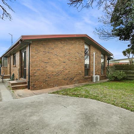 Lowes On The Lakes Lakes Entrance Exterior photo